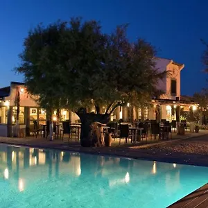 https://les-arnelles.fr-provencehotel.com