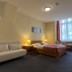 Very Apartments, 5 Min To Center, No Reception Otel